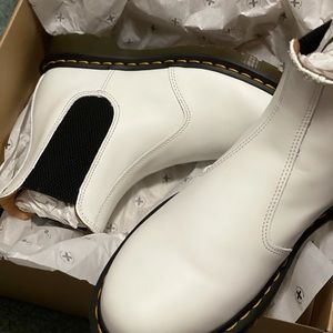 2976 YELLOW STITCH SMOOTH LEATHER CHELSEA BOOTS